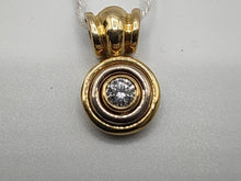 Laden Sie das Bild in den Galerie-Viewer, Brillantanhänger mit 0,34ct Solitär in 14 Karat Gelbgold
