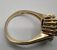 Laden Sie das Bild in den Galerie-Viewer, Smaragdring mit Brillanten in 14 Karat Gelbgold