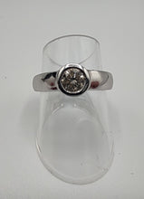 Laden Sie das Bild in den Galerie-Viewer, Solitärring mit 0,475ct in 14 Karat Weißgold