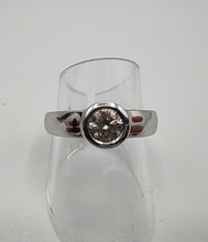 Laden Sie das Bild in den Galerie-Viewer, Solitärring mit 0,475ct in 14 Karat Weißgold