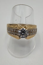 Laden Sie das Bild in den Galerie-Viewer, Brillantring großem Mittelstein in 14 Karat Gelbgold insgesamt 1,0ct