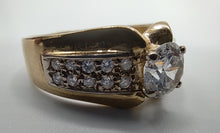Laden Sie das Bild in den Galerie-Viewer, Brillantring großem Mittelstein in 14 Karat Gelbgold insgesamt 1,0ct