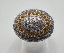 Laden Sie das Bild in den Galerie-Viewer, Brillantring im Treppenstil in 14 Karat Gelbgold