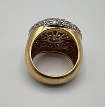 Laden Sie das Bild in den Galerie-Viewer, Brillantring im Treppenstil in 14 Karat Gelbgold