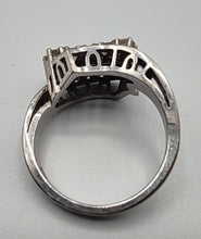 Laden Sie das Bild in den Galerie-Viewer, Brillantring in 18 Karat Weißgold