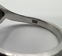 Laden Sie das Bild in den Galerie-Viewer, Brillantring in 18 Karat Weißgold