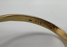 Laden Sie das Bild in den Galerie-Viewer, schmaler Brillantring mit drei Brillanten in 14 Karat Gelbgold
