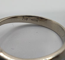 Laden Sie das Bild in den Galerie-Viewer, Brillantring mit zwei schönen Steinen in 18 Karat Weißgold