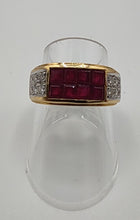 Laden Sie das Bild in den Galerie-Viewer, Rubinring mit Brillanten in 18 Karat Gelbgold