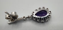 Laden Sie das Bild in den Galerie-Viewer, Ohrstecker mit Amethysttropfen  (ca. 4, 0 ct) und Brillanten in 18 Karat Weißgold