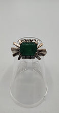 Laden Sie das Bild in den Galerie-Viewer, Turmalinring (0,5ct)mit Brillanten in 18 Karat Weißgold