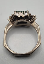 Laden Sie das Bild in den Galerie-Viewer, Turmalinring (0,5ct)mit Brillanten in 18 Karat Weißgold