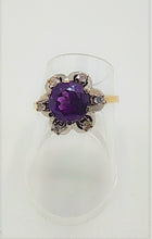 Laden Sie das Bild in den Galerie-Viewer, Amethystring mit Brillantsplittern in 14 Karat Gelbgold