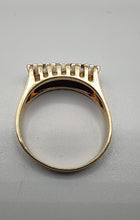 Laden Sie das Bild in den Galerie-Viewer, Brillantring mit 6 Brillanten auf aufgesetzter Weißgoldschiene in 14 Karat Gelbgold