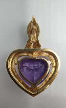 Laden Sie das Bild in den Galerie-Viewer, Großer Herzanhänger mit Amethyst und Brillanten in 18 Karat Gelbgold