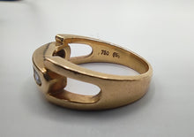 Laden Sie das Bild in den Galerie-Viewer, Ring mit 5 Brillanten eingebettet in einer ovalen Schiene in 14 Karat Gelbgold