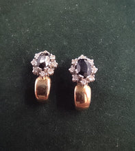 Laden Sie das Bild in den Galerie-Viewer, Saphirohrstecker mit Brillanten in 14 Karat Gelbgold