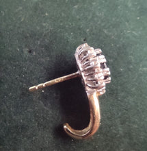 Laden Sie das Bild in den Galerie-Viewer, Saphirohrstecker mit Brillanten in 14 Karat Gelbgold