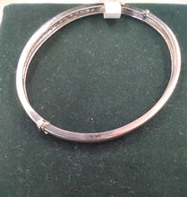 Laden Sie das Bild in den Galerie-Viewer, Sehr feiner Brillantarmreif in 18Karat Weißgold