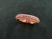 Laden Sie das Bild in den Galerie-Viewer, Memoryring mit Brillantdrehschiene in 18 Karat Rosegold