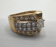 Laden Sie das Bild in den Galerie-Viewer, Brillantring mit fast einem Karat Brillanten in 18 Karat Gelbgold