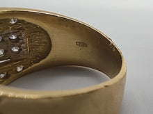 Laden Sie das Bild in den Galerie-Viewer, Brillantring mit fast einem Karat Brillanten in 18 Karat Gelbgold