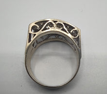 Laden Sie das Bild in den Galerie-Viewer, Auffälliger Brillantring in 18 Karat Weißgold
