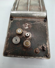 Laden Sie das Bild in den Galerie-Viewer, Reisewecker Jaeger LeCoultre 2 Tagewerk  Art Deco 30er Jahre